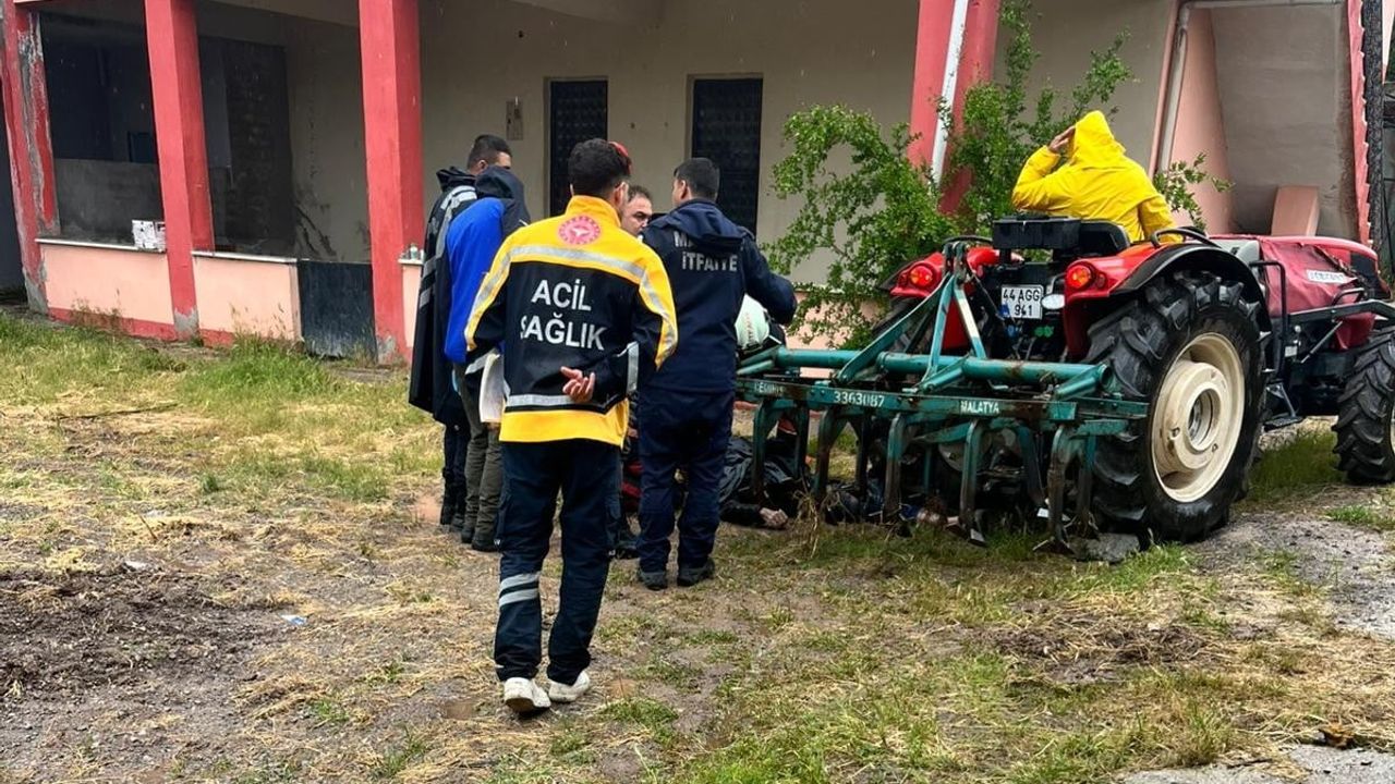 Malatya Kale'de Eski Muhtar Bahçede Traktörün Altında Ölü Bulundu