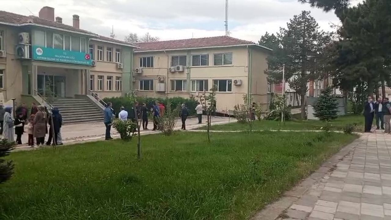 Malatya Valiliği: 5,6 büyüklüğündeki depremde 85 kişi hastaneye başvurdu, can kaybı yok
