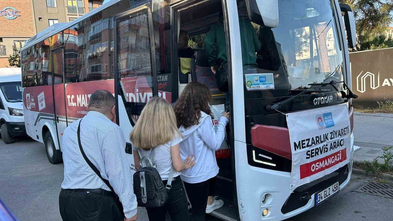 Maltepe Belediyesi bayramda mezarlıklara ücretsiz saat başı ring seferleri başlattı