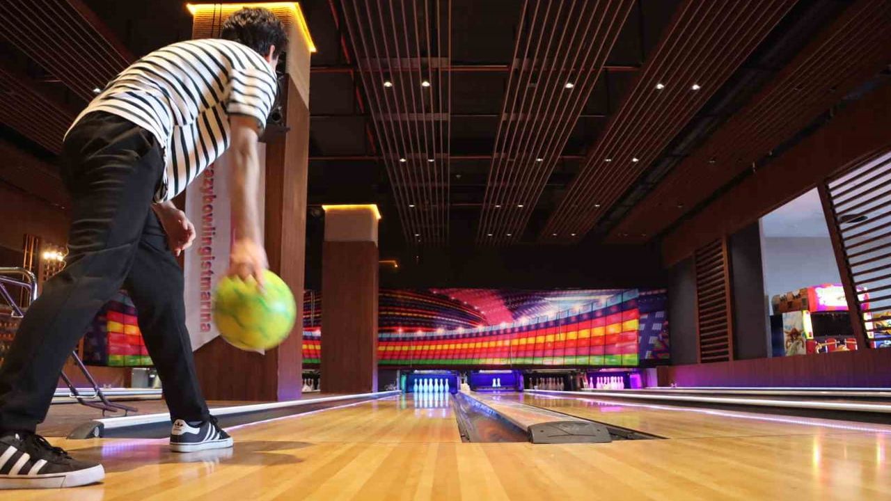Maltepe Belediyesi'nden Gençlere Ücretsiz Bowling Etkinliği: 19 Mayıs Coşkusu ve Takım Ruhu