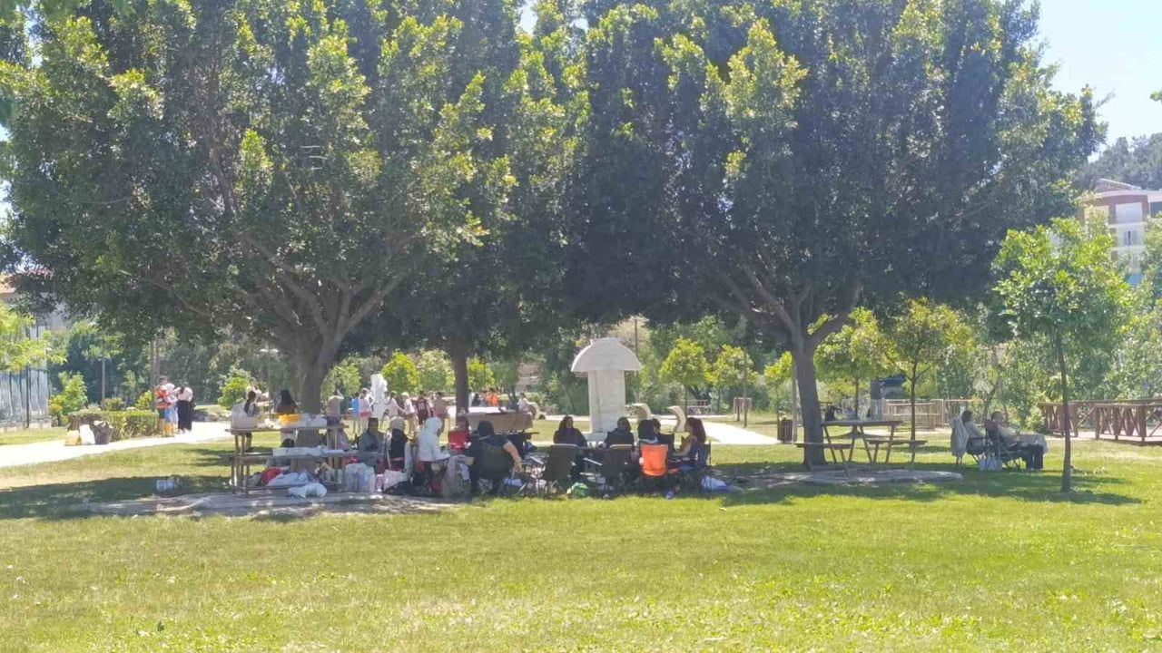 Manavgat Irmağı’nın rengi kanalizasyon suları nedeniyle kahverengiye döndü; muhtar kaynağı tespit edemedi