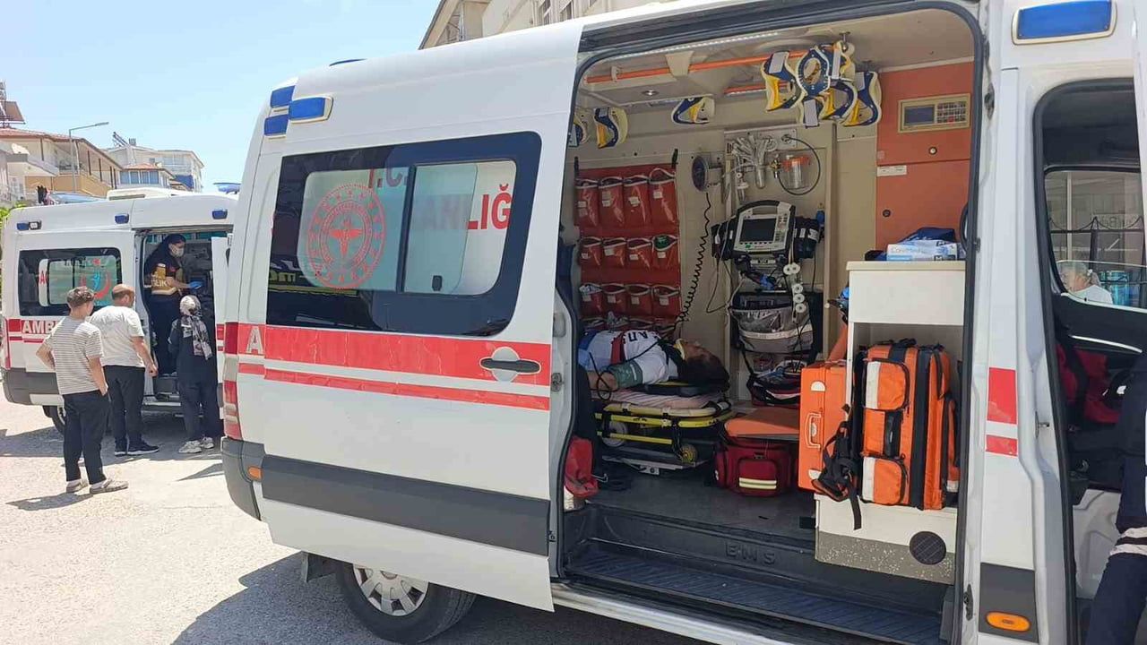 Manavgat'ta kontrolsüz kavşakta kaza: 4 yaralı, motosiklet sürücüsüne ceza