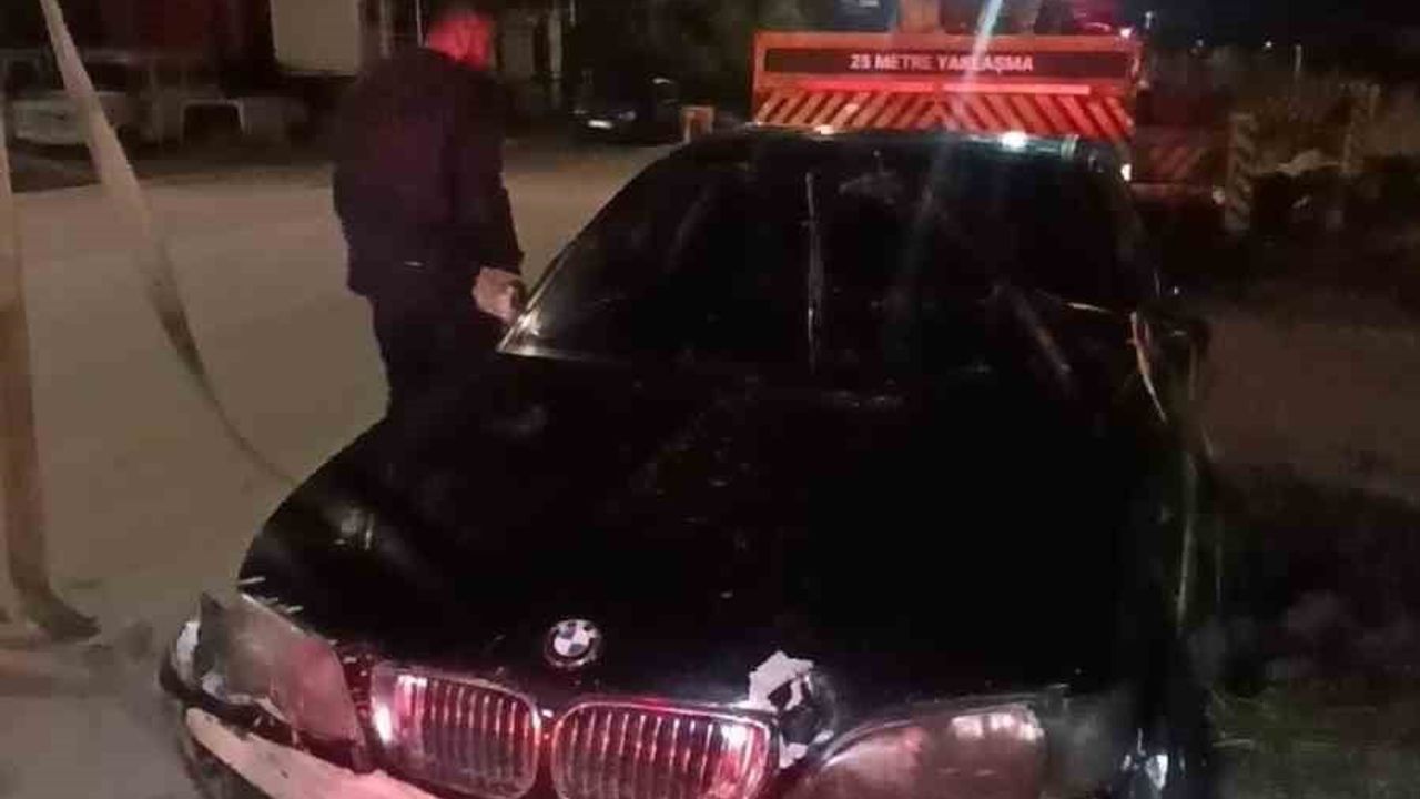 Manavgat'ta lüks otomobil Çoraklama Kanalı'na uçtu; sürücü olay yerinden ayrıldı