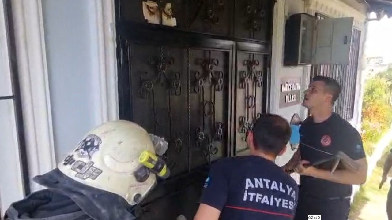 Manavgat'ta müstakil evde yangın, vatandaş ve itfaiye ekipleri tarafından söndürüldü