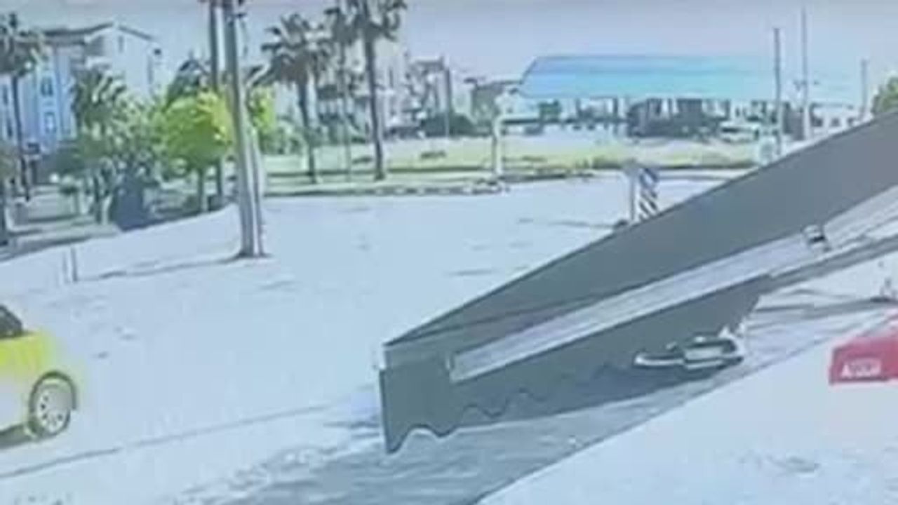 Manavgat'ta otomobil ile motosiklet çarpıştı: 2 ağır yaralı, sürücülere para cezası