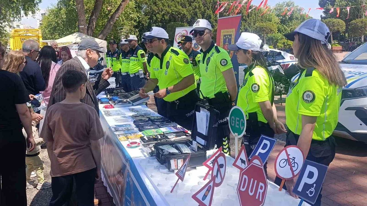 Manavgat’ta Trafik Haftası: Kuralcı sürücülere plaket verildi, Alkol Simülasyon Gözlüğü ilgi gördü
