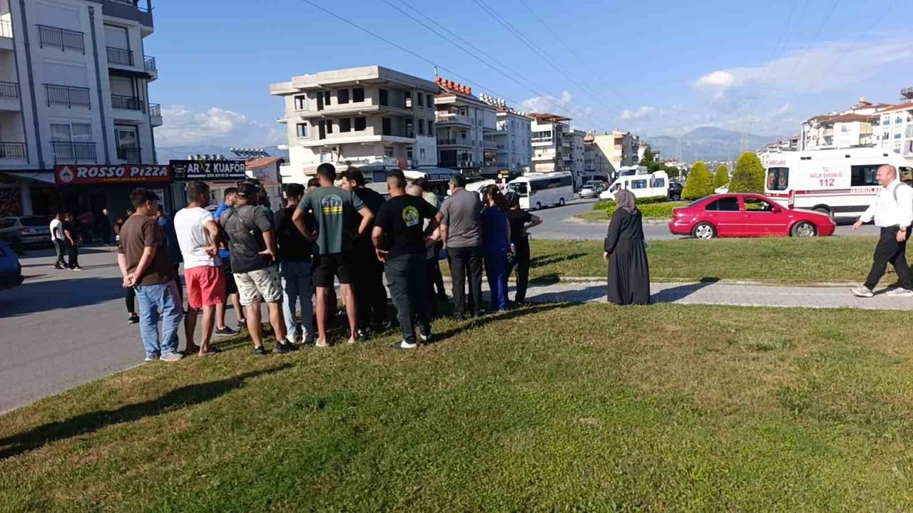 Manavgat'ta tur aracıyla motosiklet çarpıştı: Yaralı sürücüye plakası olmayan araca 46 bin TL ceza