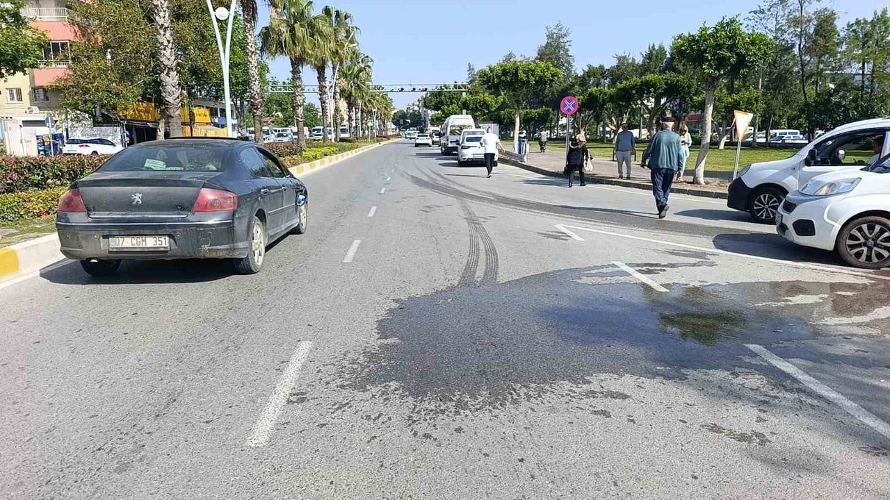 Manavgat'ta Zübeyde Hanım Caddesi'nde yaya geçidinde kaza: Bir kişi ağır yaralandı