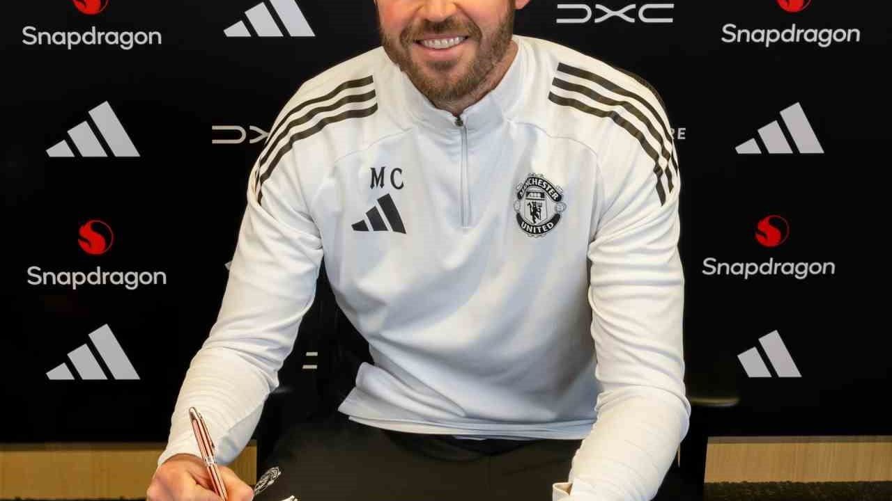 Manchester United, Michael Carrick'in sözleşmesini 2028'e kadar uzattı