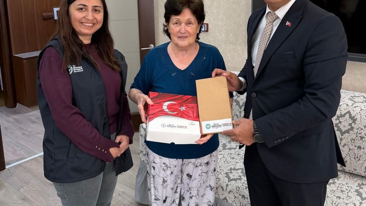 Manisa Büyükşehir Belediyesi, 10 Mayıs Anneler Günü'nde şehit annelerini ziyaret etti