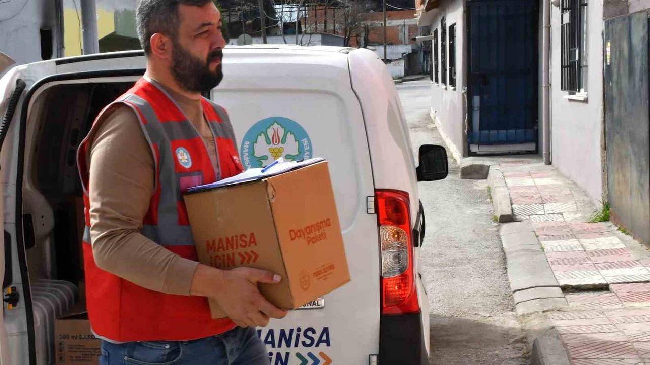 Manisa Büyükşehir, Kurban Bayramı Öncesi İhtiyaç Sahiplerine Gıda Desteği Sağladı