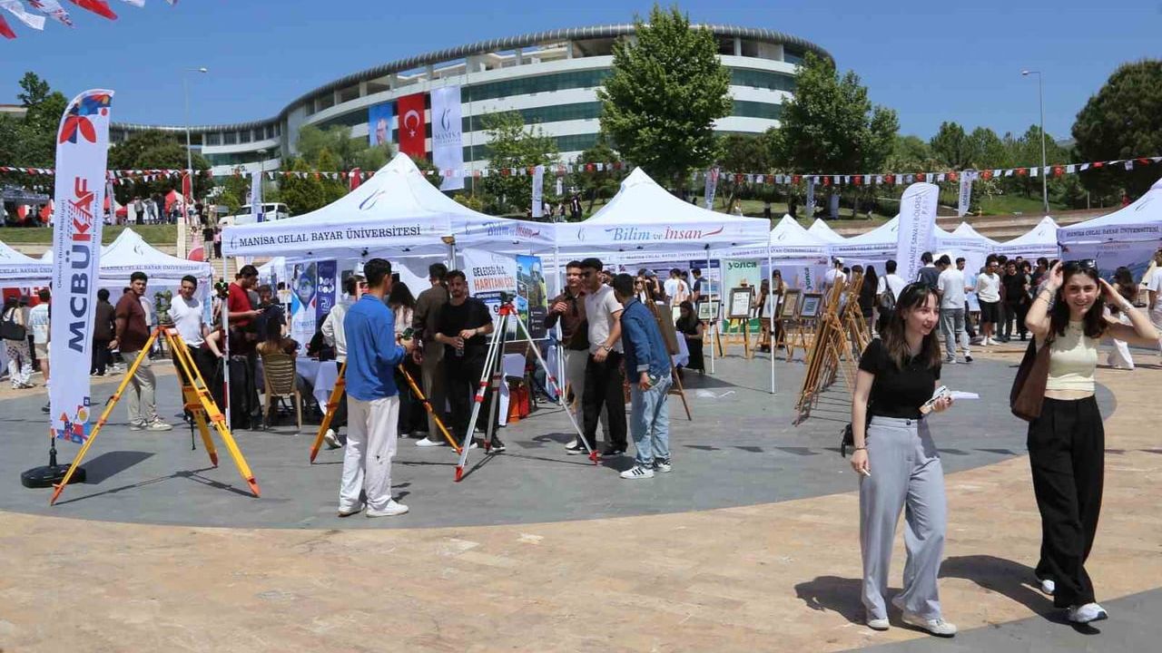 Manisa CBÜ'de MCBÜKAF’26 Kariyer Fuarı: "Gelecek Burada Başlıyor" mottosuyla 71 kurum buluştu