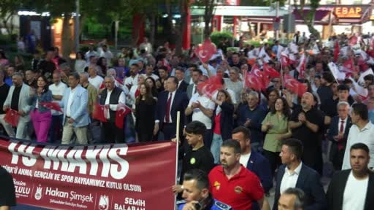 Manisa'da 19 Mayıs'ta 300 dronla Atatürk portresi ve Türk Bayrağı gösterisi