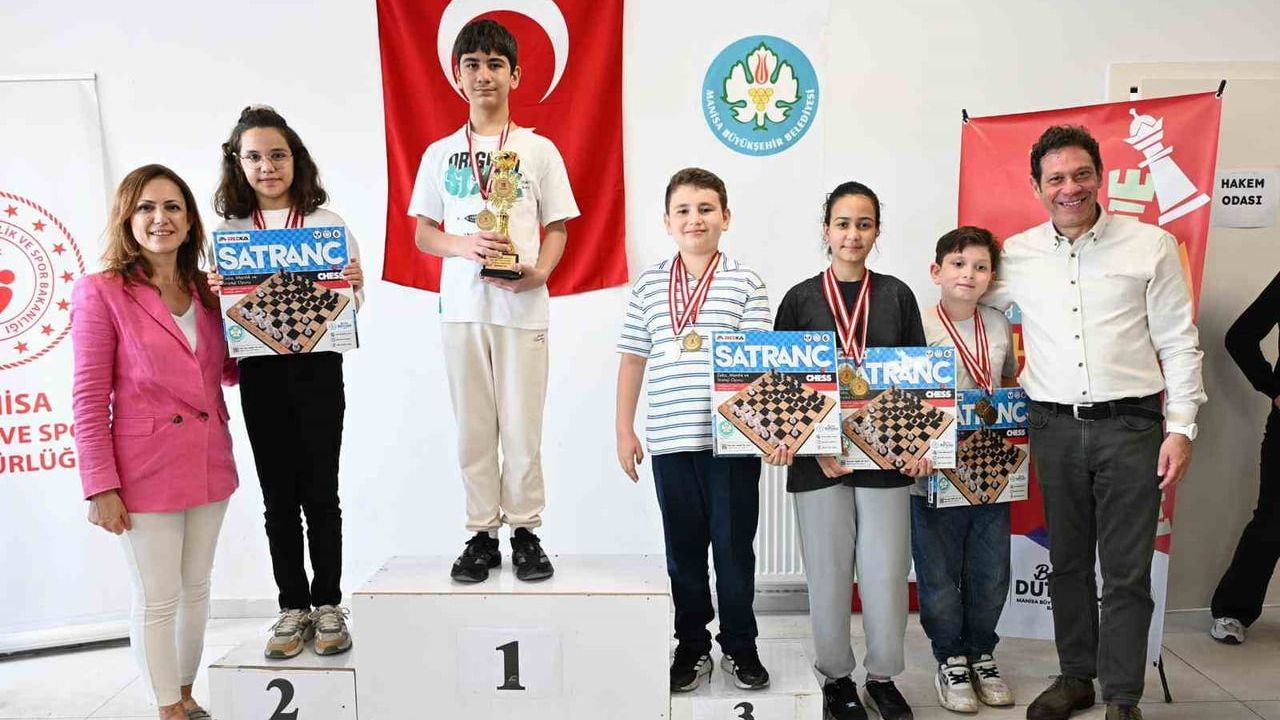 Manisa'da 7-8-9-12 Yaş 'Şah Mat Yolculuğu' ÇKSM Satranç Turnuvası Tamamlandı