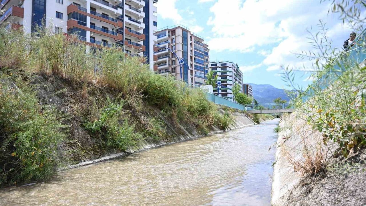 Manisa'da Bozköy Deresi'nde 8 kilometrelik temizlik çalışması: Taşkın riski azaltılıyor