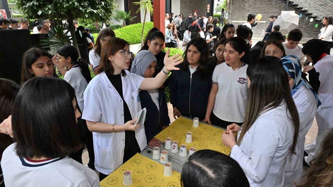 Manisa'da 'Gelecek Çiçek Açıyor' Bahar Şenliği öğrencilerden yoğun ilgi gördü