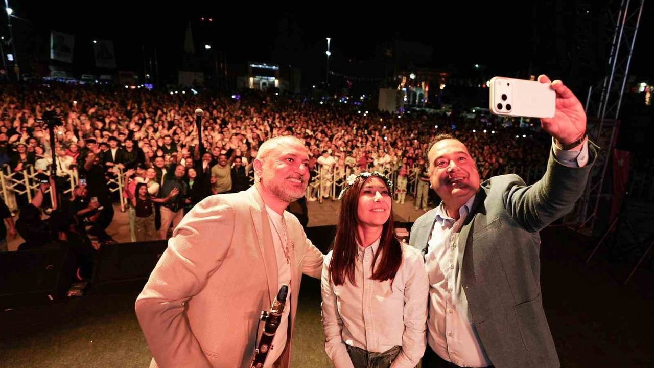 Manisa'da Hıdırellez Etkinlikleri Hüsnü Şenlendirici Konseriyle Taçlandı