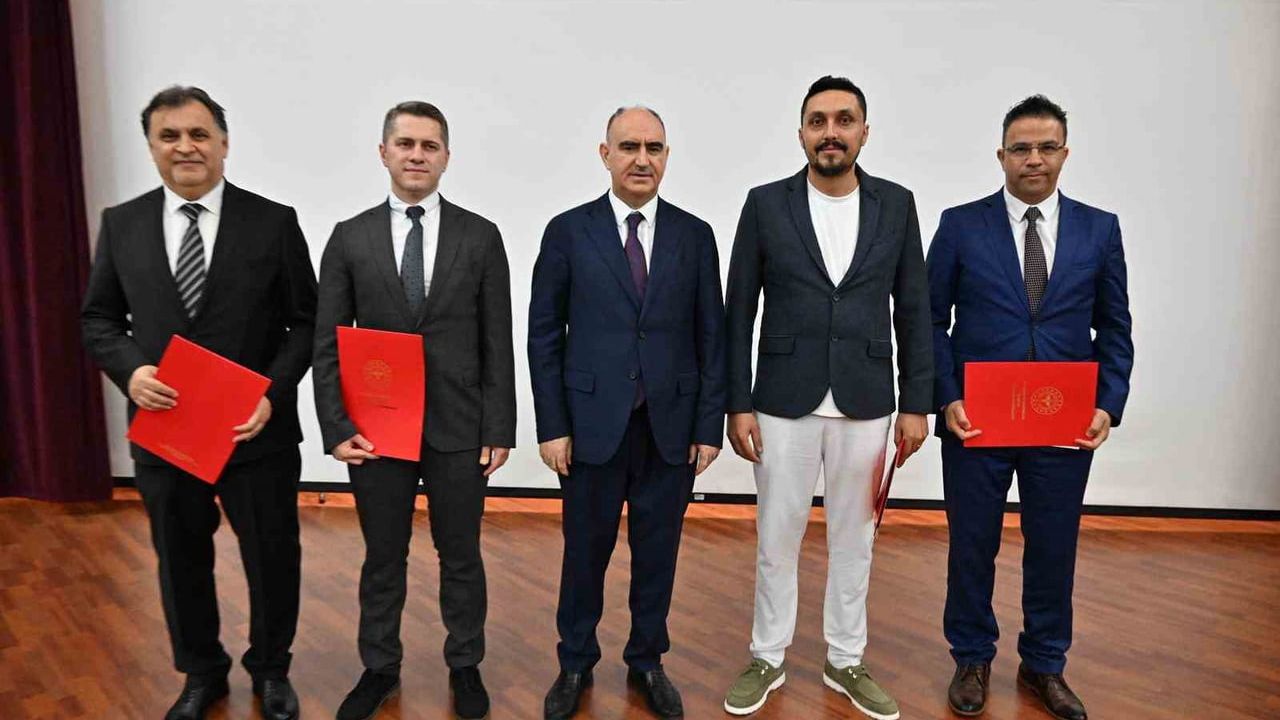 Manisa'da 'Madde Bağımlılığına Çok Boyutlu Yaklaşım' Paneli: Vali Özkan'dan Ortak Mücadele Çağrısı