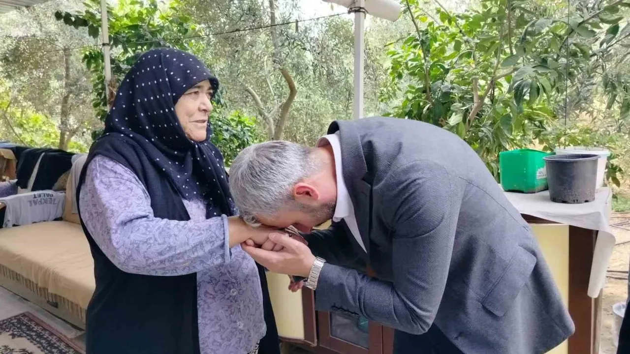 Manisa'da şehit annelerine Anneler Günü ziyareti — Türkiye Harp Malulü Gaziler, Şehit Dul ve Yetimleri Derneği Manisa Şubesi