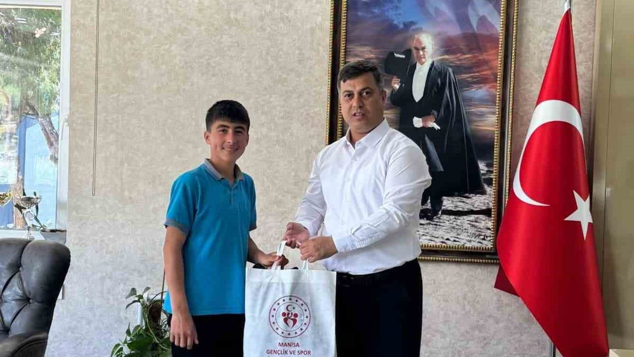 Manisa'dan çifte şampiyonluk: Alaşehir Tepeköy Ortaokulu bilek güreşinde derece getirdi