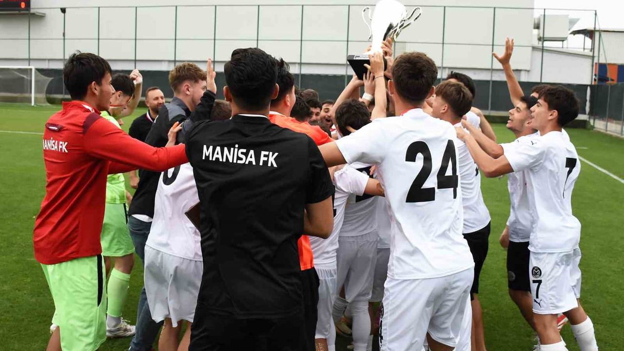 Manisa FK U19, 177 takım arasından U19 Gelişim Ligi Türkiye Şampiyonu oldu