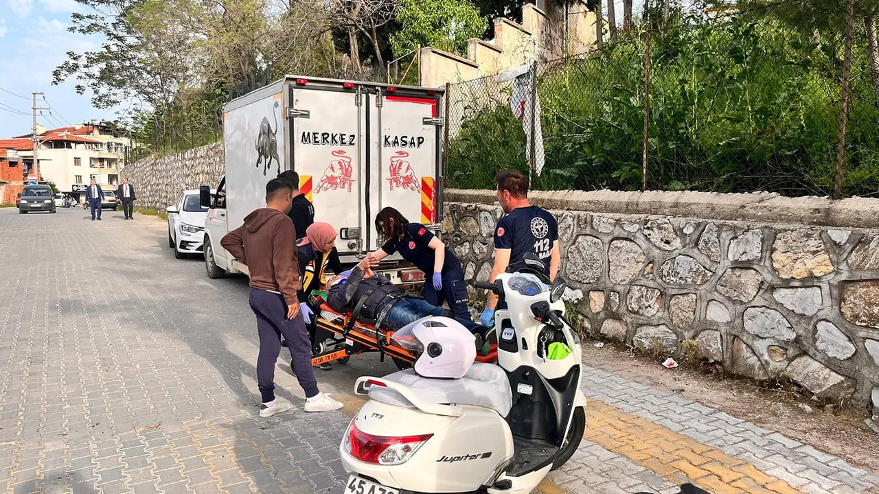 Manisa Kula'da otomobil ile motosiklet çarpıştı: 1 yaralı