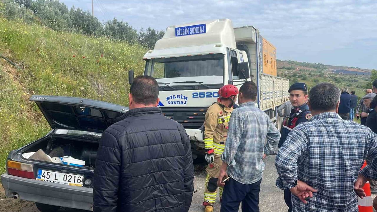 Manisa Salihli'de Kafa Kafaya Çarpışma: Emine Kayrak Hayatını Kaybetti, 1 Kişi Yaralandı