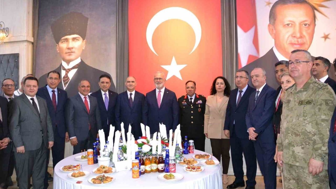 Manisa Valiliği'nde Kurban Bayramı Resmi Bayramlaşması