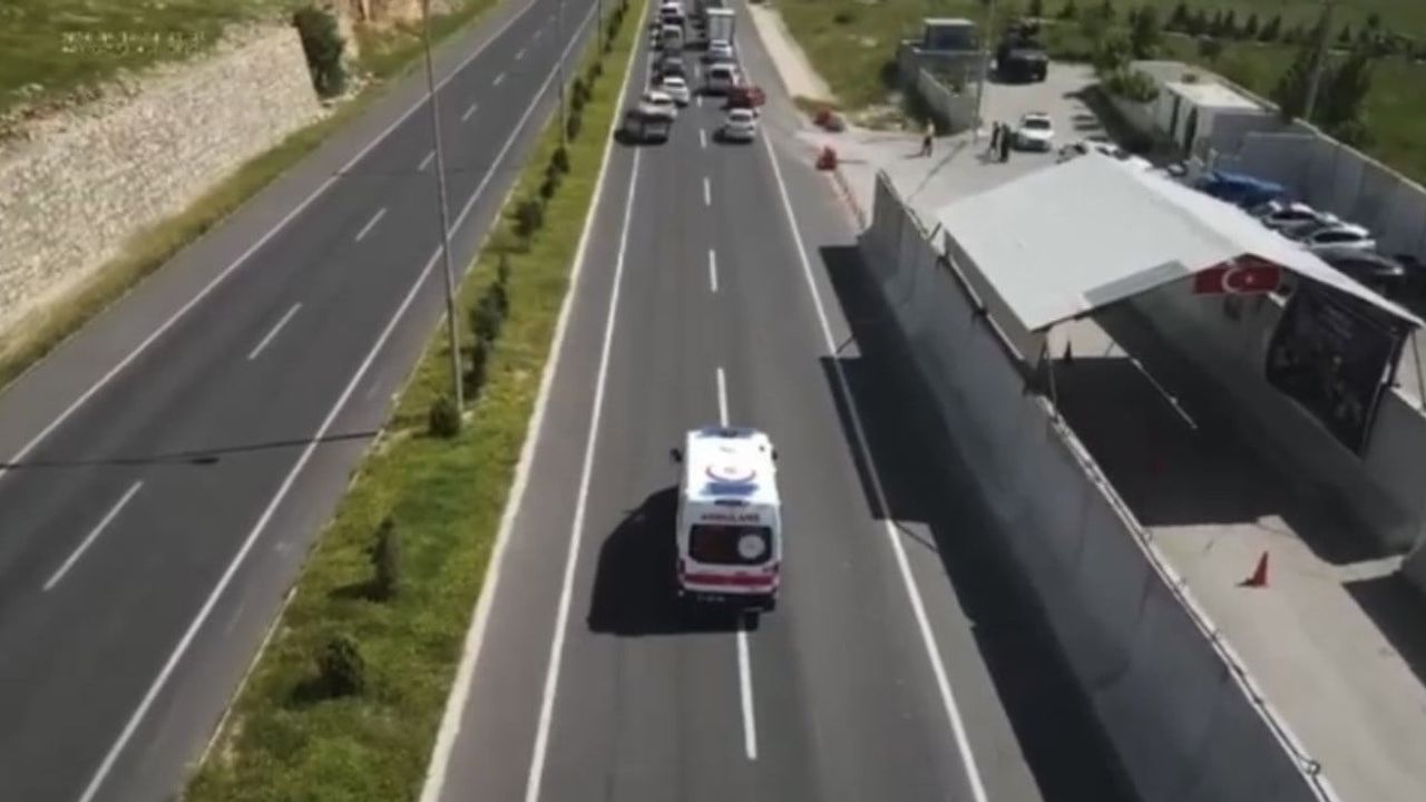Mardin'de 'Fermuar Sistemi' Kampanyasıyla Ambulanslara Trafikte Hızlı Geçiş Hedefleniyor