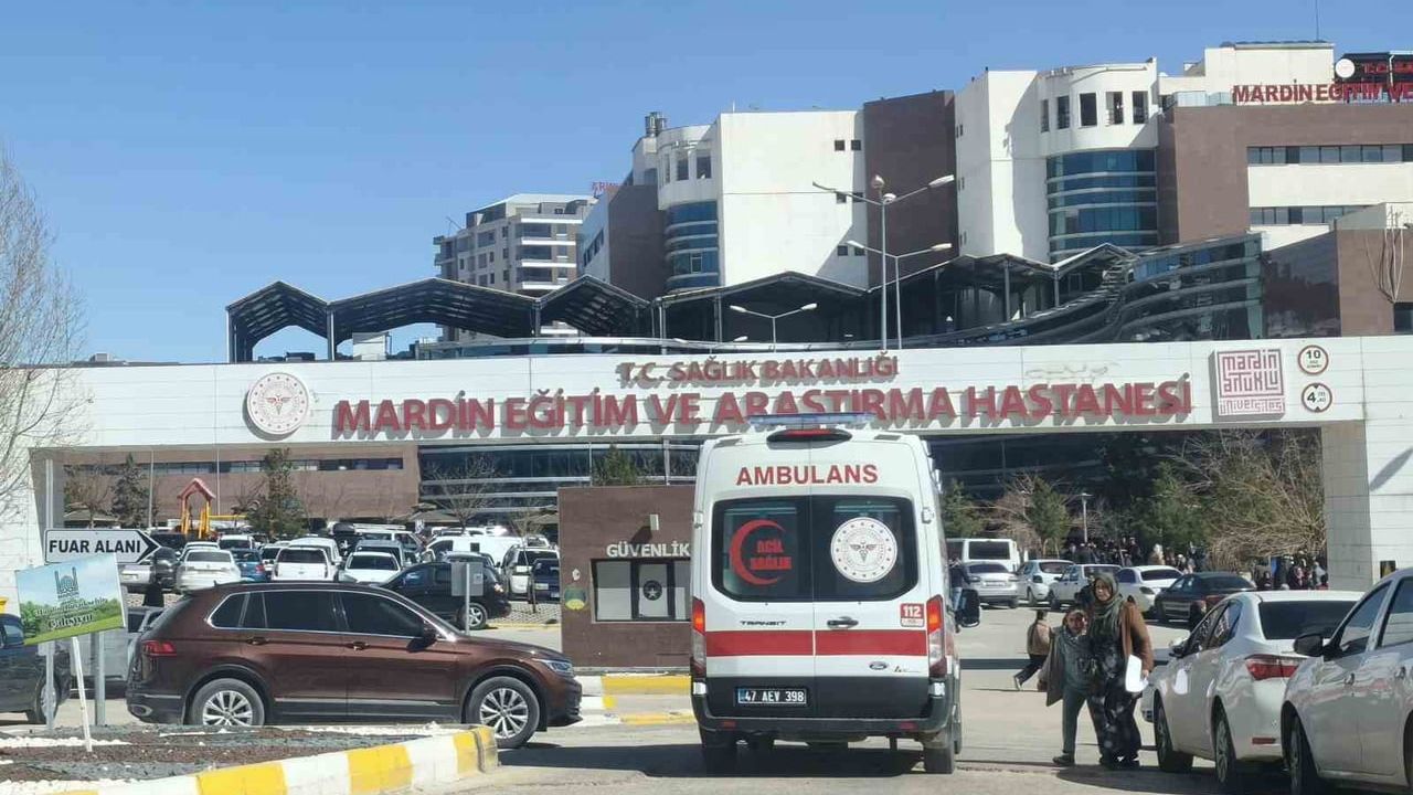 Mardin'de geri manevra yapan otomobilin altında kalan 2 yaşındaki çocuk hayatını kaybetti