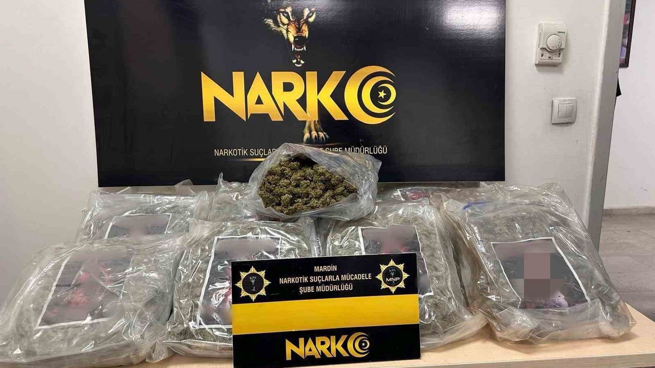 Mardin’in Derik ilçesinde 10 kilo 900 gram uyuşturucu ele geçirildi, 3 gözaltı