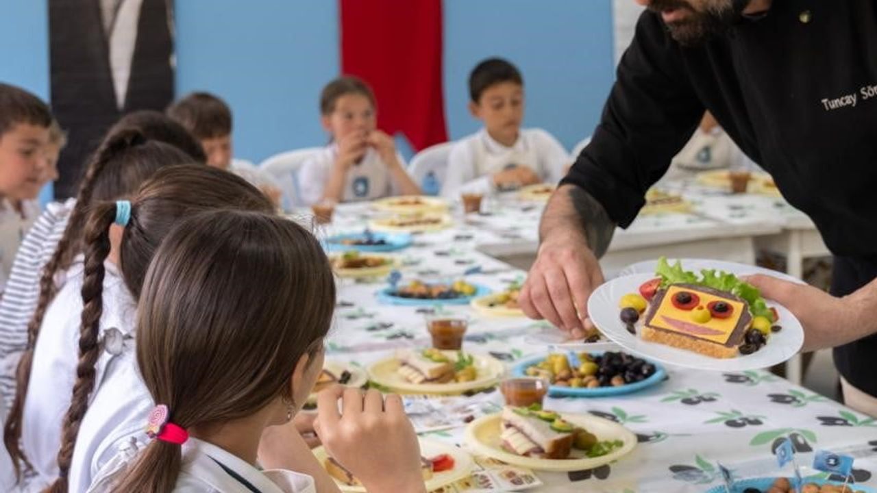 Marmarabirlik'in 'Minik Şeflerle Zeytinli Tarifler' Projesi Erdek Karşıyaka İlkokulu'nda