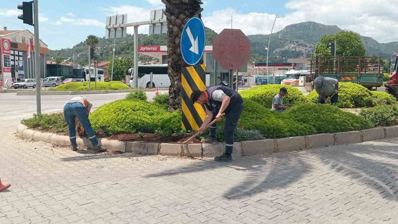 Marmaris Belediyesi bayram öncesi yol güvenliği ve kent estetiği çalışmalarını hızlandırdı