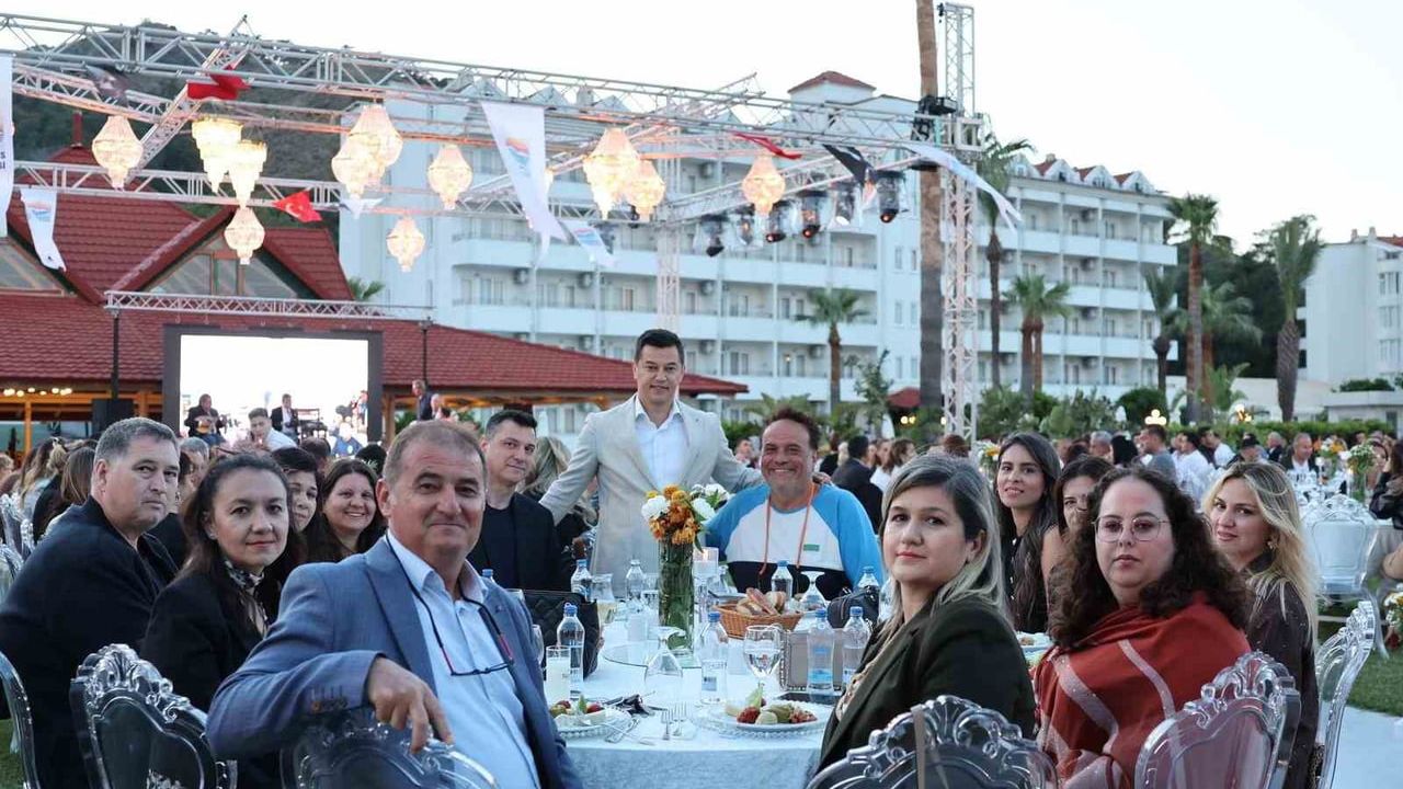 Marmaris Belediyesi personeli sezon öncesi dayanışma ve moral gecesinde buluştu