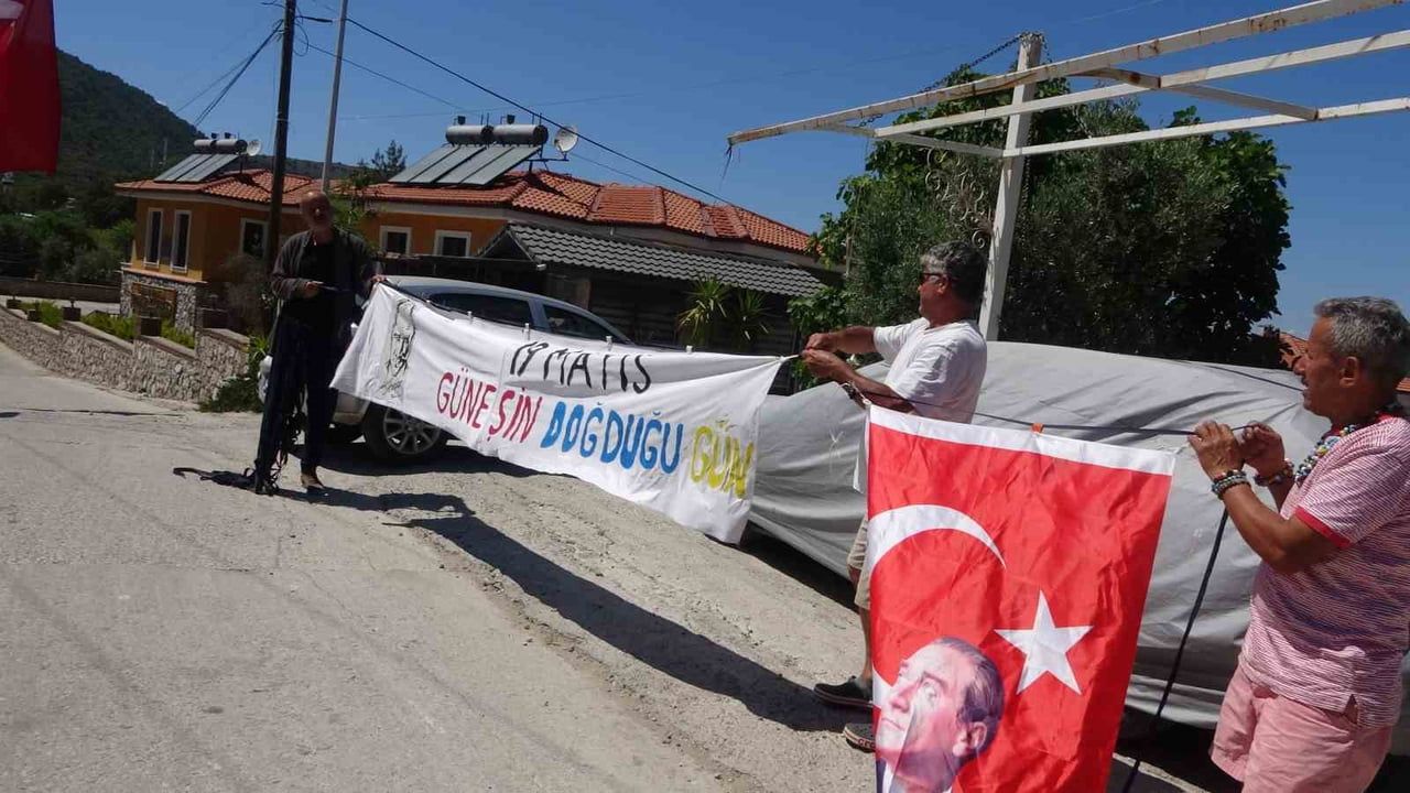 Marmaris'in 'Bayrak Dedesi' Salih Yazgan Selimiye'yi 19 Mayıs'a Hazırlıyor