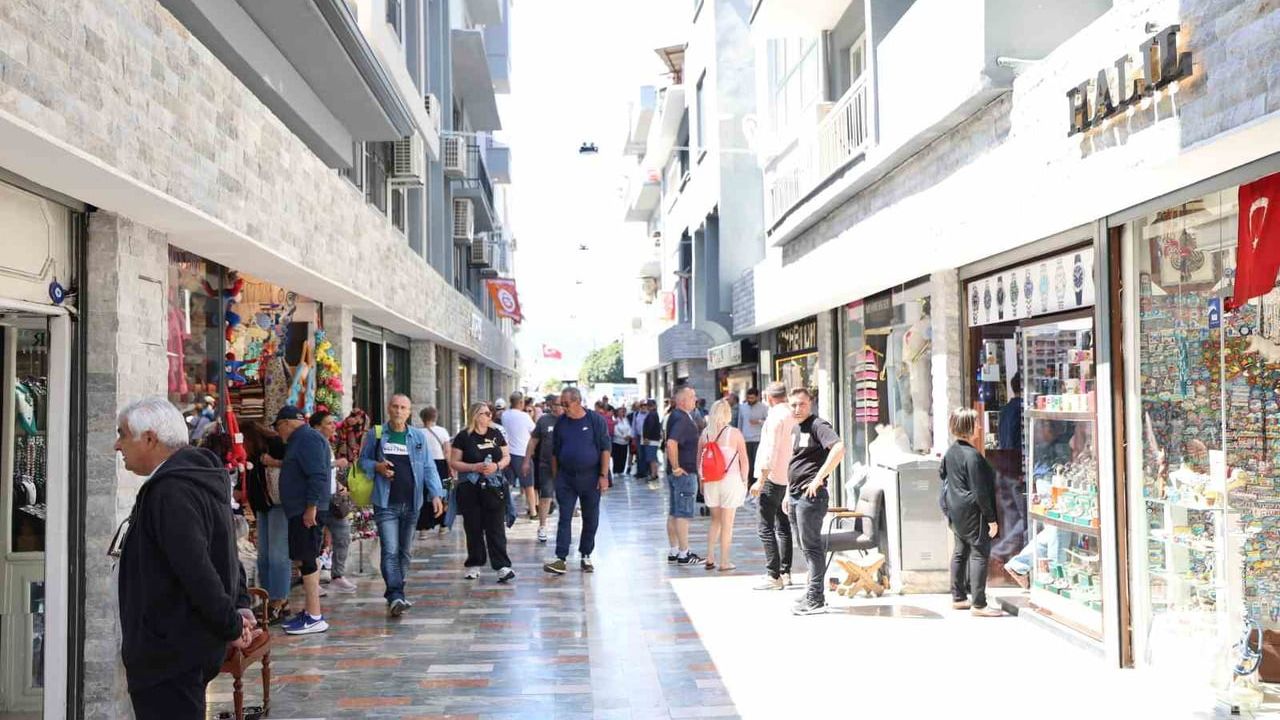 Marmaris’in Yenilenen Çarşısı Turistlerin Gözdesi Oldu