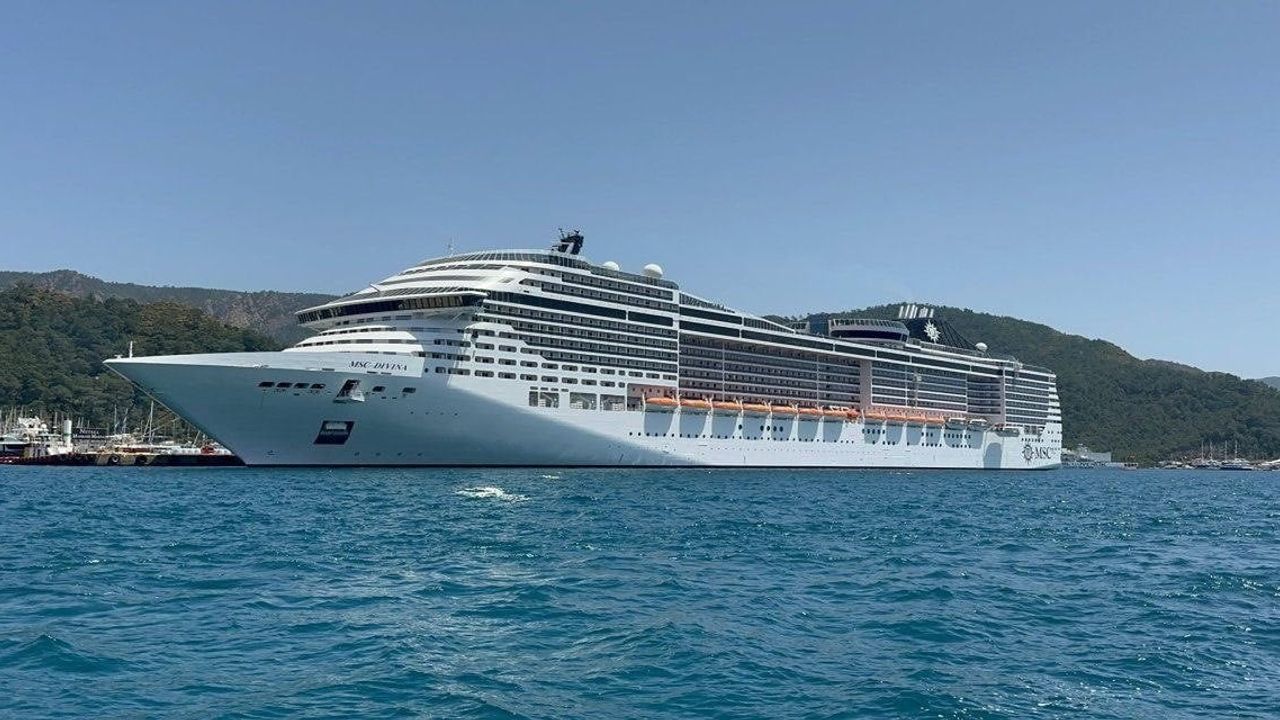 Marmaris Limanı Bu Hafta Üç Büyük Kruvaziyeri Ağırladı: Turizmde Yoğunluk ve Esnaf Memnuniyeti