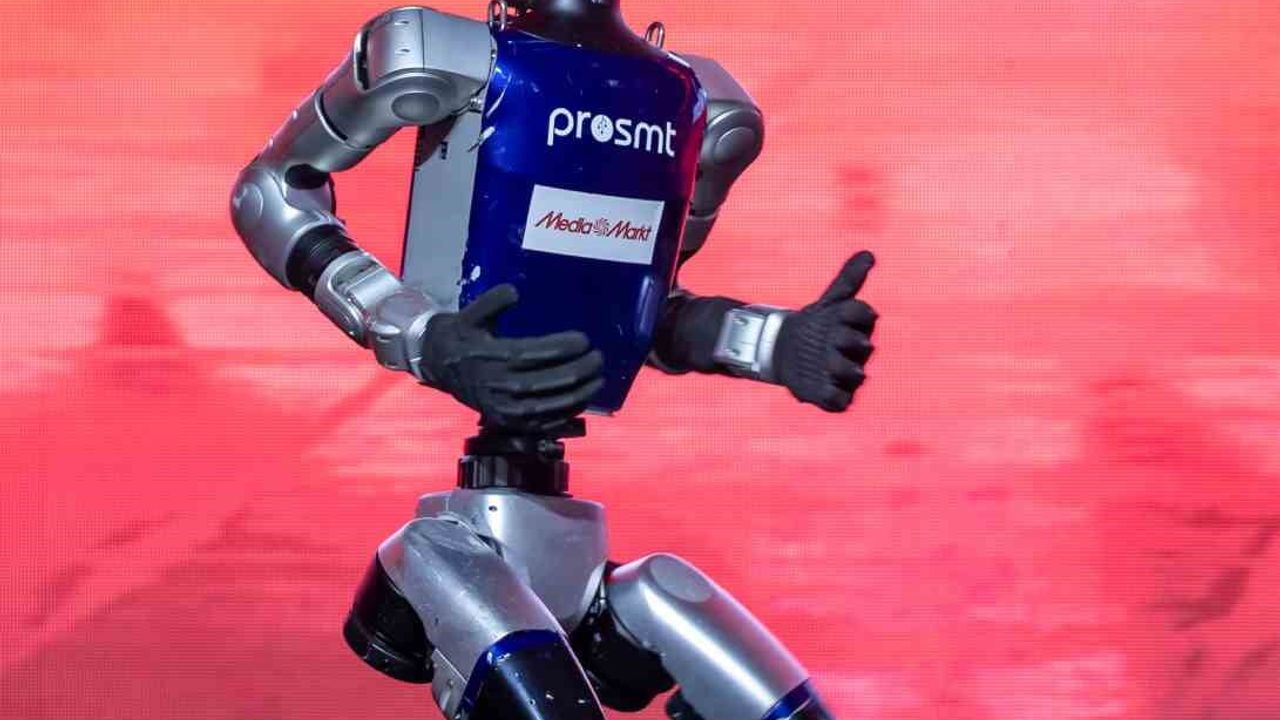 MediaMarkt Türkiye İş Ortakları Buluşması’nda yapay zekâ ve Unitree G1 robot gösterimi öne çıktı