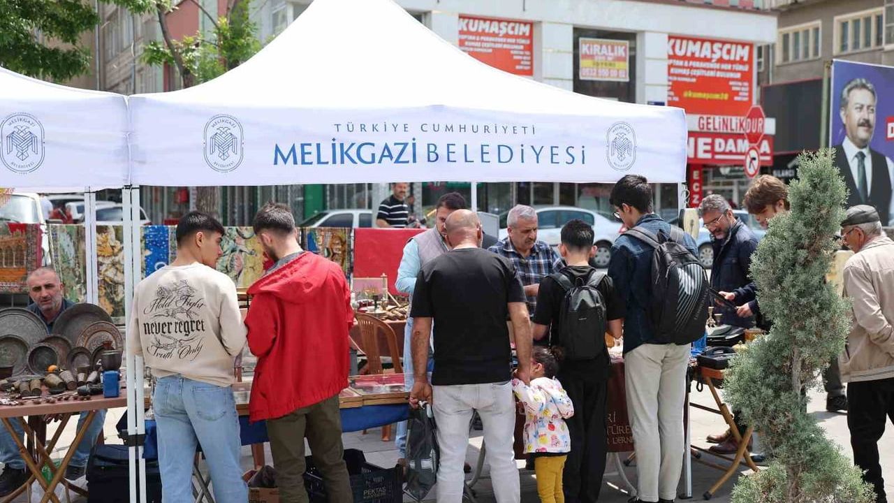 Melikgazi Antika Pazarı her ayın dördüncü pazarında nostaljiyi yaşatıyor