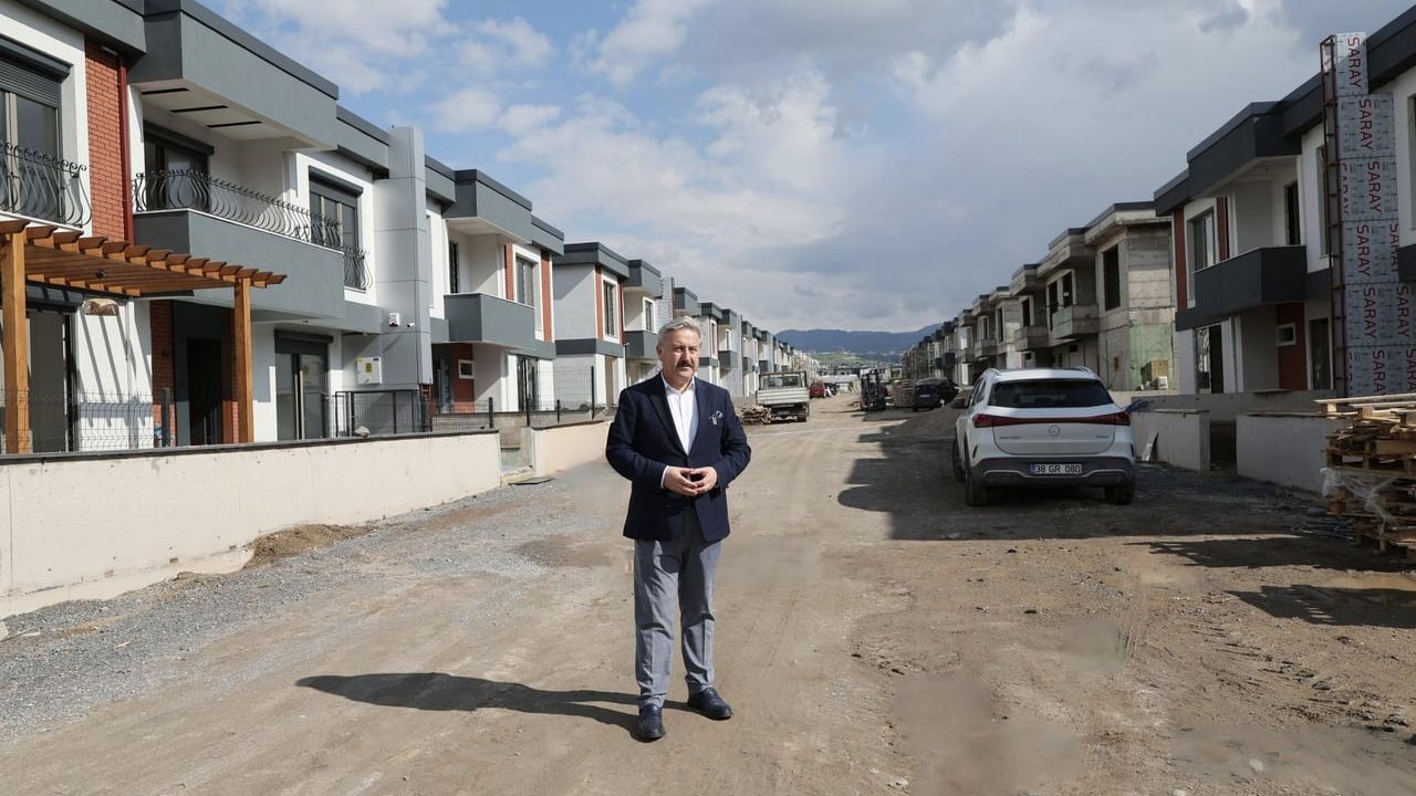 Melikgazi'de Altınoluk Mahallesi Yatay Mimari Projesi: 120 Bahçeli Ev Yazın Teslim Edilecek