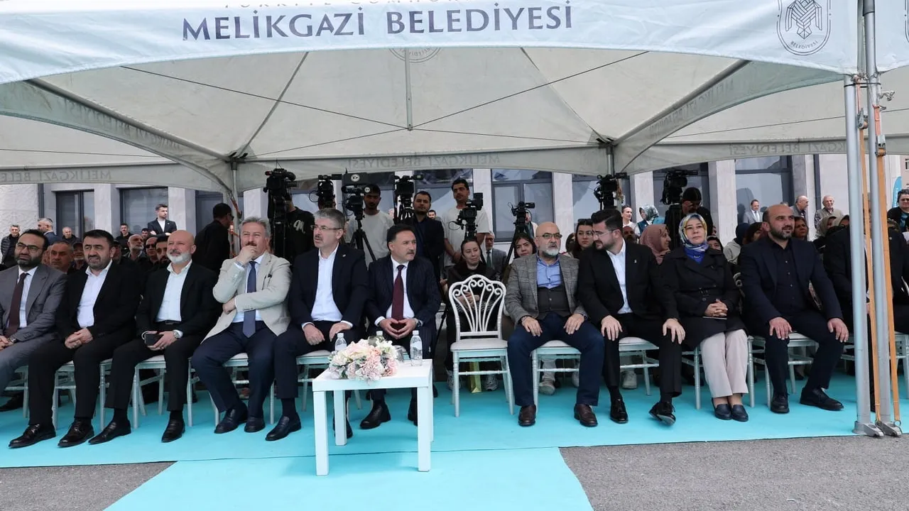Melikgazi'de Osman-Fatma Fırıncı Cami Yıldırım Beyazıt Mahallesi'nde ibadete açıldı
