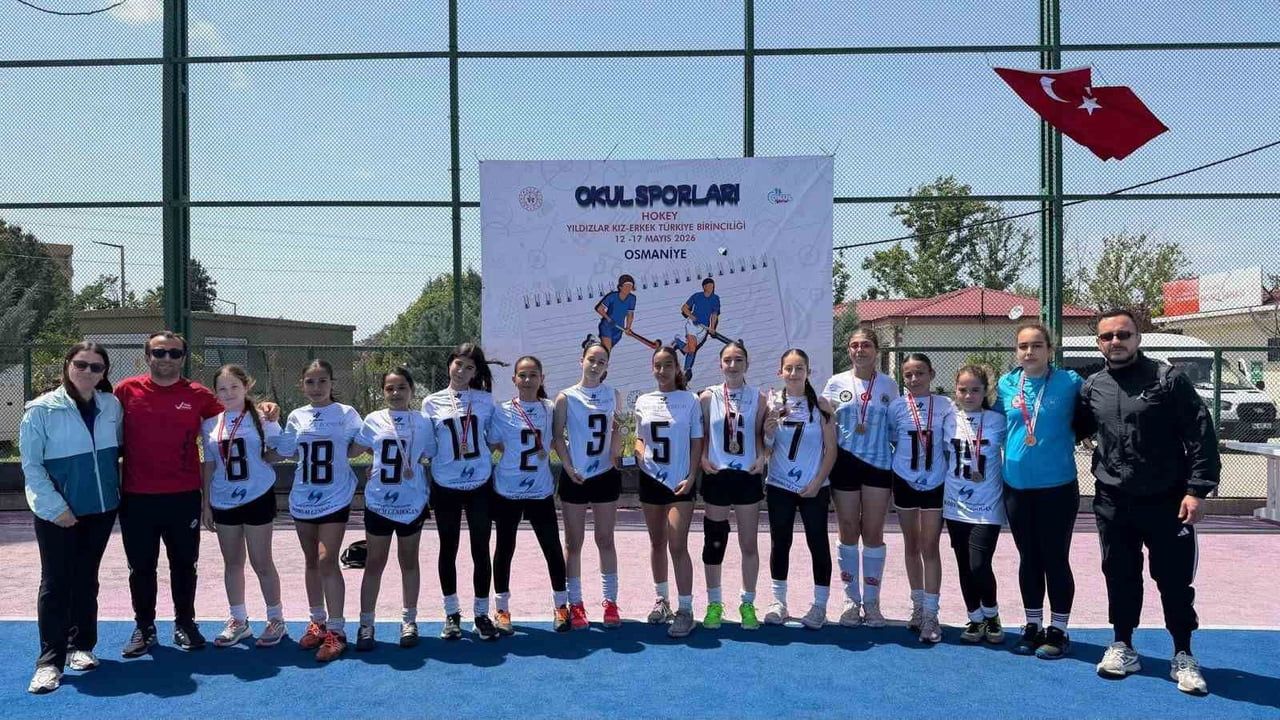 Menteşe Cumhuriyet Ortaokulu Hokey Takımı Okul Sporları'nda Türkiye 3.'sü