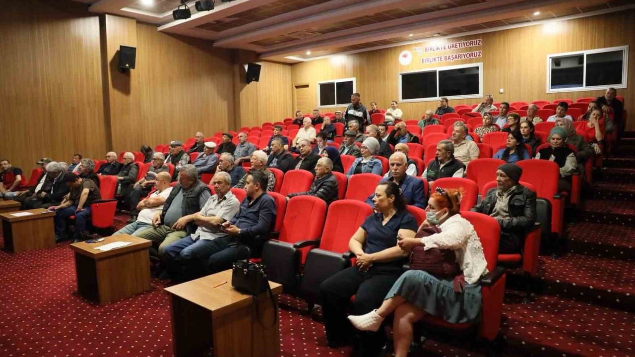 Menteşe'de üreticilere 'B Reçete ve Bitki Koruma' eğitimi: Doğru ilaçlama ve BKÜ belgelendirmesi