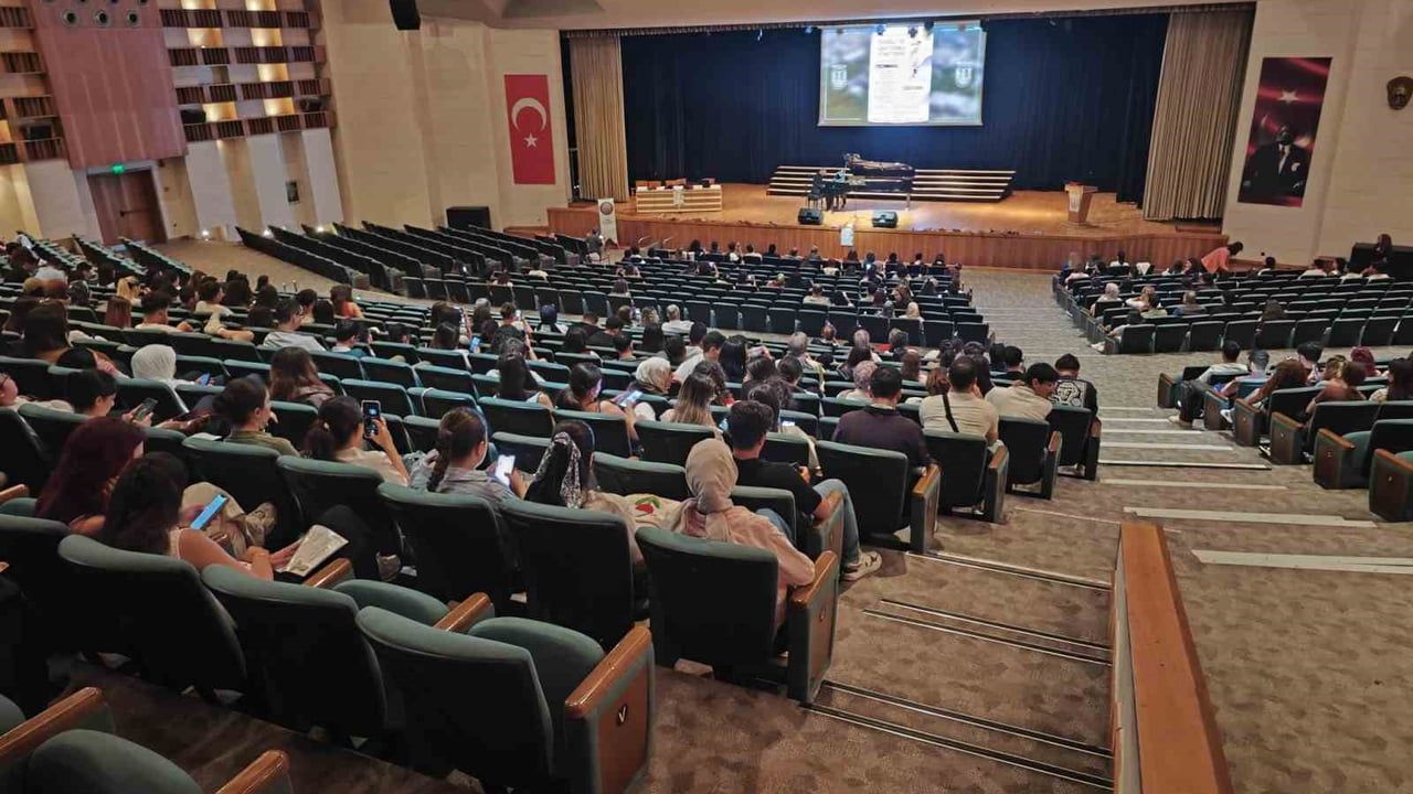 Menteşe Devlet Hastanesi, Hemşirelik Haftası Etkinliğinde Hemşire Adaylarına Destek Verdi