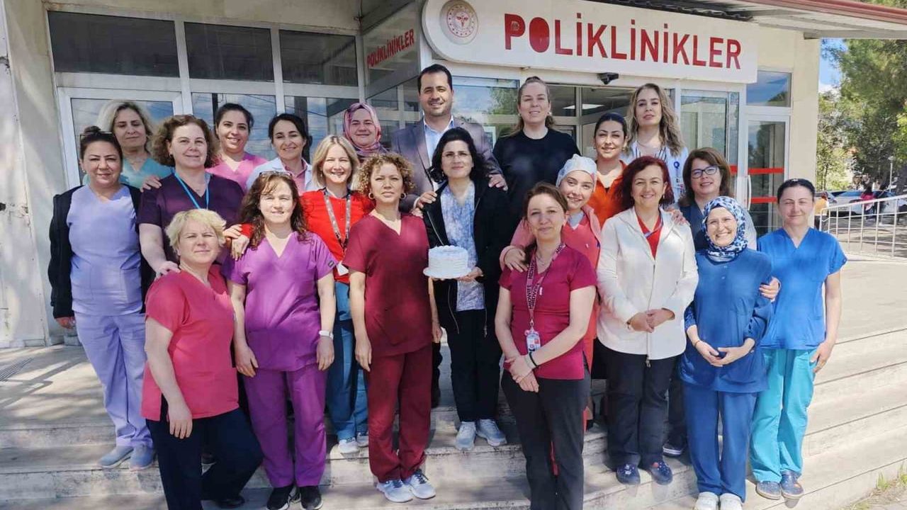 Menteşe Devlet Hastanesi'nde Hemşireler Haftası kutlandı: Başhekim Op. Dr. Şadi Ballı görev başındaki hemşireleri ziyaret etti