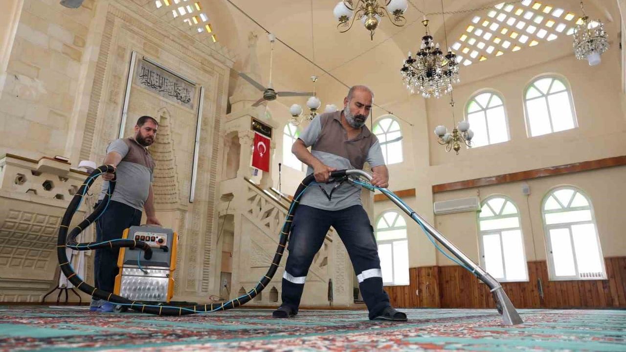 Mersin Akdeniz Belediyesi, Kurban Bayramı Öncesi 114 Camide Dezenfeksiyon Yaptı