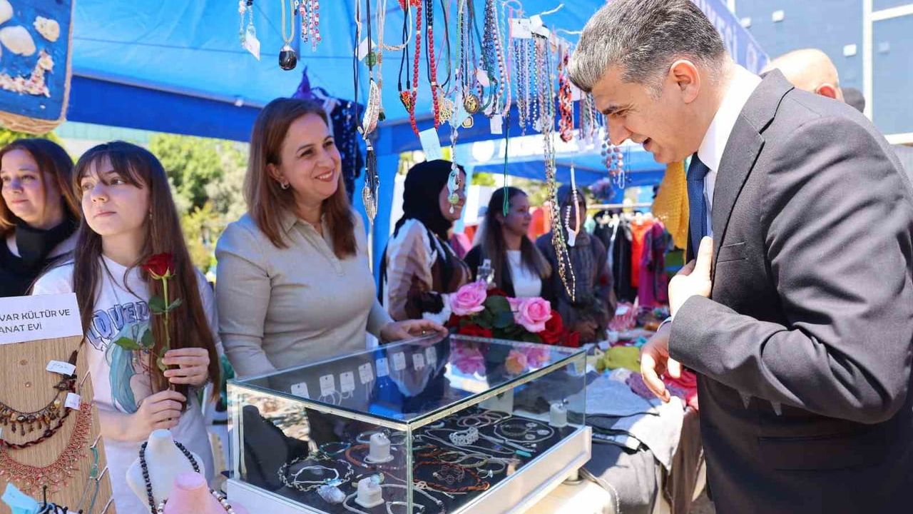 Mersin Akdeniz’de Anneler Günü etkinliği yoğun ilgi gördü