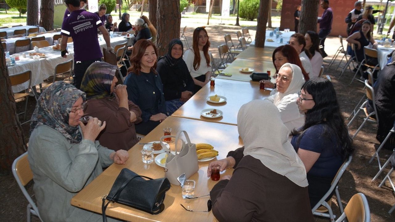 Mersin Büyükşehir Belediyesi'nden Tarsus'ta şehit annelerine özel Anneler Günü programı
