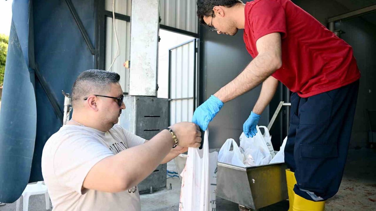 Mersin Büyükşehir Belediyesi'nin Kurban Kesim Hizmeti Vatandaştan Tam Not Aldı