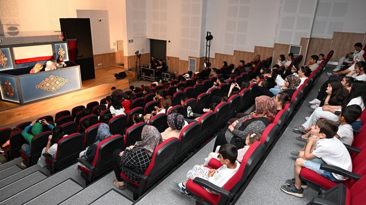 Mersin Büyükşehir'den Huzurkent'te 'Hayal Dünyası' kukla oyunu: Çevre ve dayanışma vurgusu